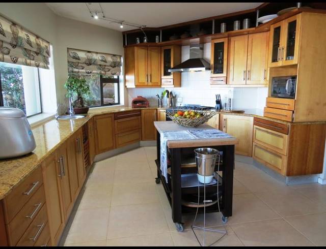 4 BEDROOM HOUSE FOR SALE IN WILDERNESS EAST